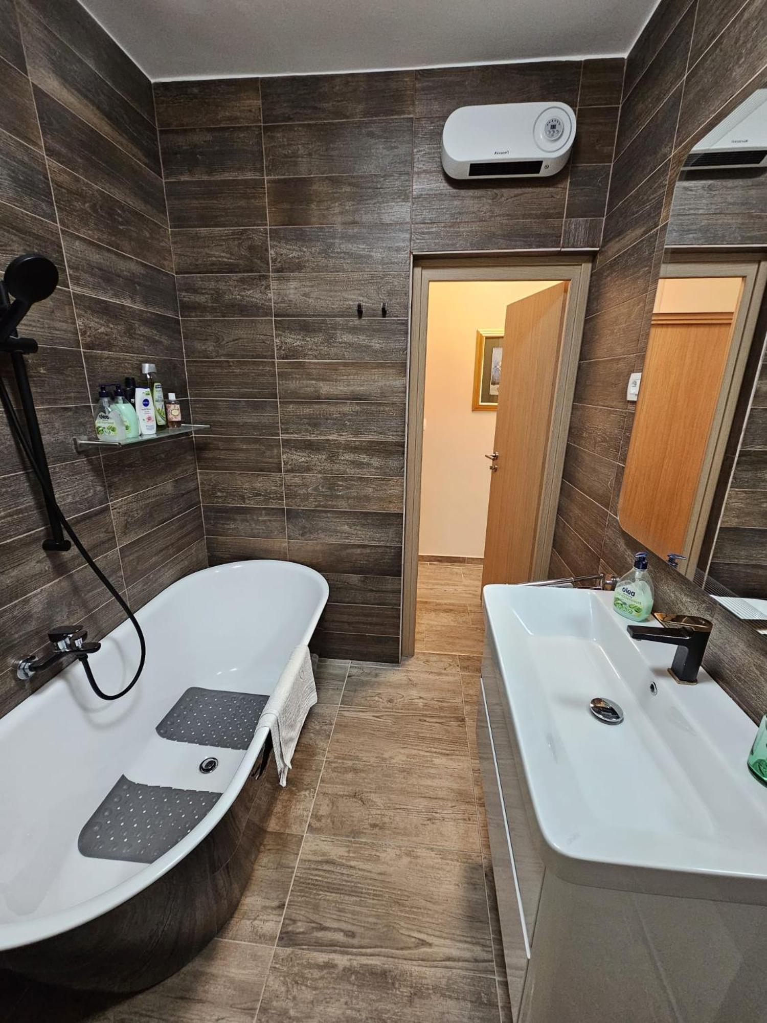 Apartman Bela *